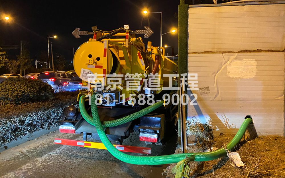 266杉湖路临时工地抽粪