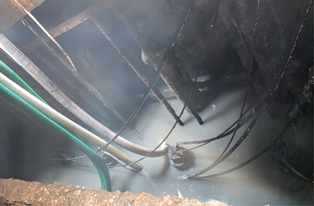 272杉湖路商城污水池清运