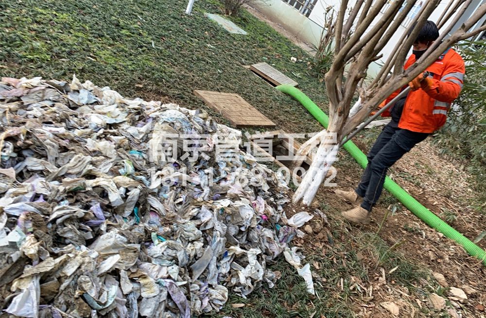 315杉湖路化粪池垃圾清理