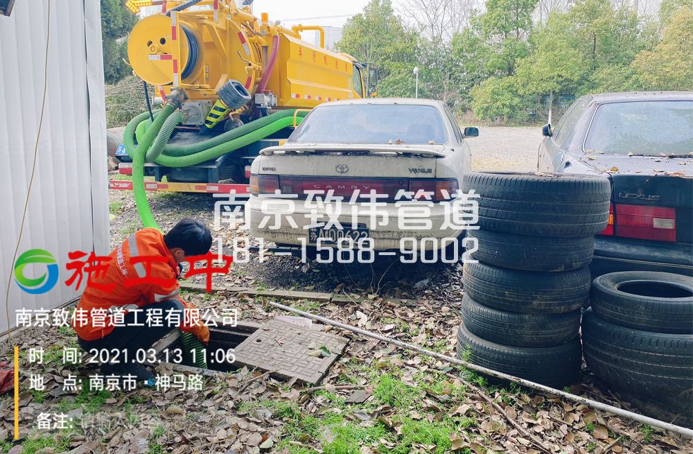 321杉湖路工厂清掏化粪池
