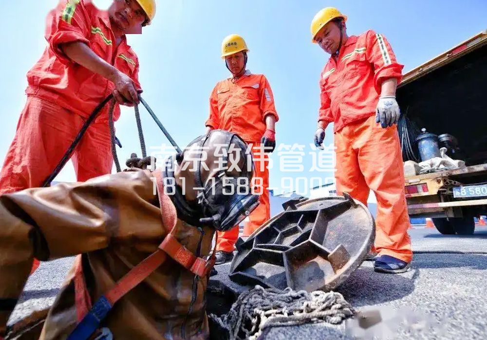 杉湖路有限空间作业